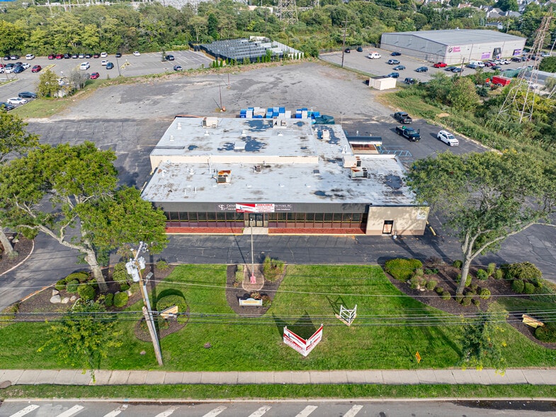 More Photos Of 585 Broadhollow Rd, Melville Warehouse For Lease