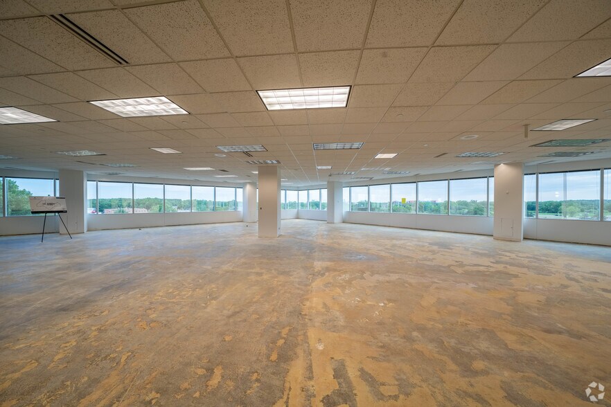 More Photos Of 605 US-169, Plymouth Medical For Lease