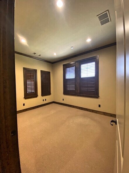 More Photos Of 9125 Belshire Dr, North Richland Hills Office For Lease