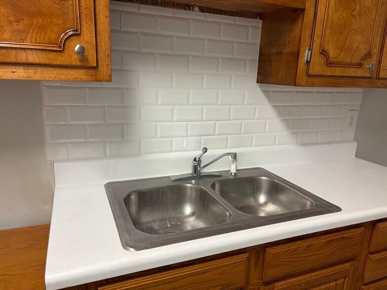 More Photos Of 3578 Oaktree Dr, Semmes Loft Creative Space For Lease