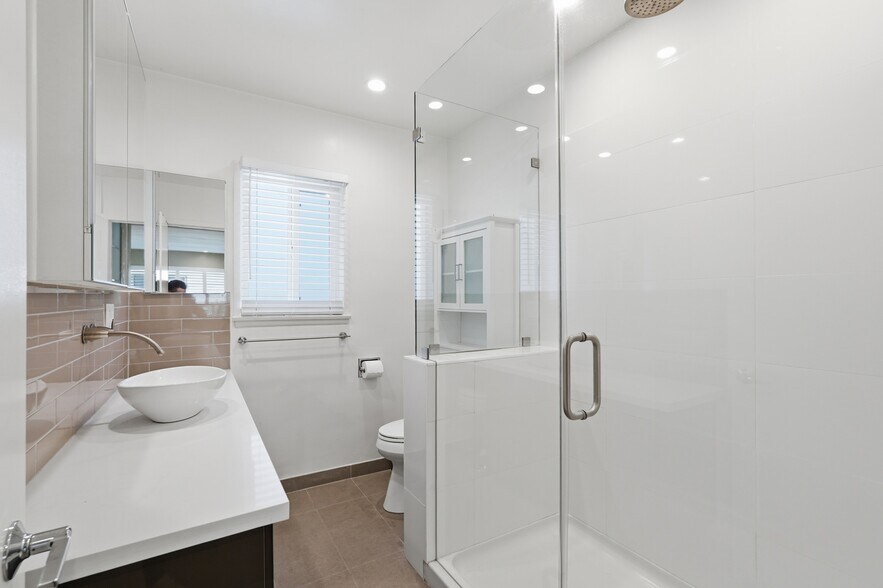 More Photos Of 5236 Bellingham Ave, Valley Village Apartments For Sale