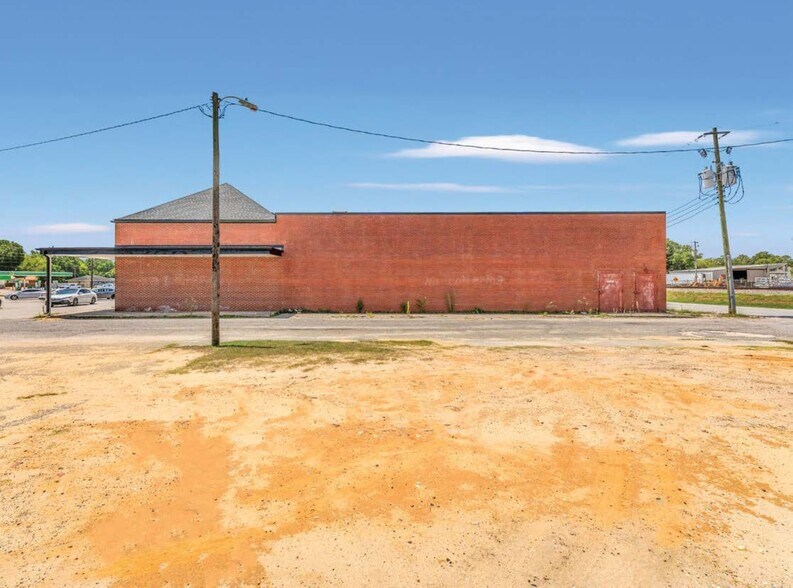More Photos Of 108 S 2nd Ave, Dillon Freestanding For Sale