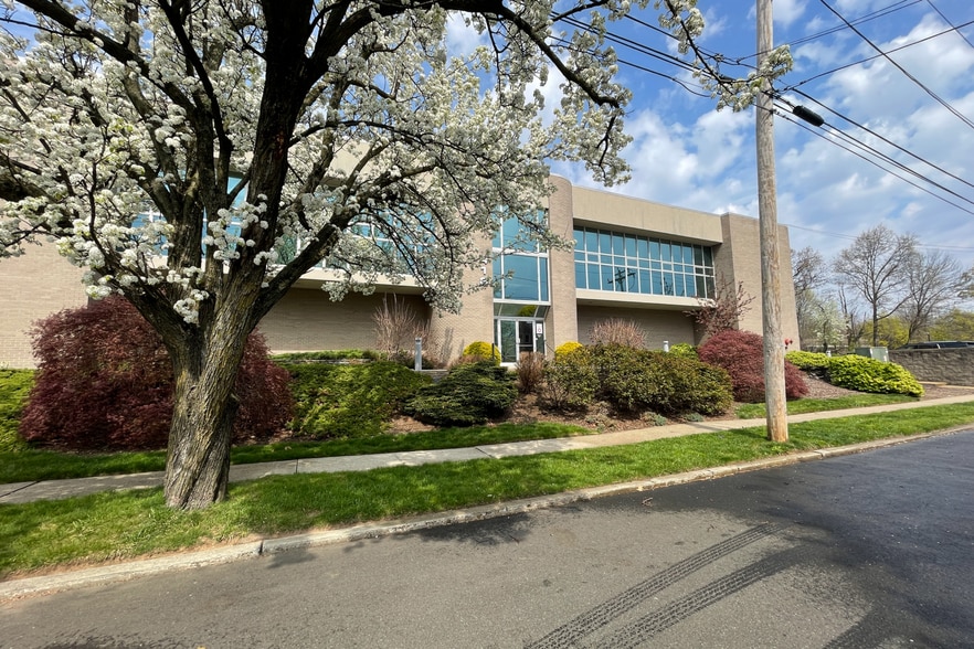 Primary Photo Of 418 Meadow St, Fairfield Light Distribution For Lease