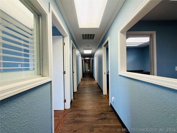 More Photos Of 1002 E Cherry St, Cushing Medical For Sale
