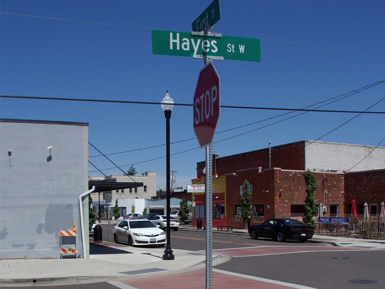 More Photos Of 405 N 1st St, Woodburn Storefront For Lease
