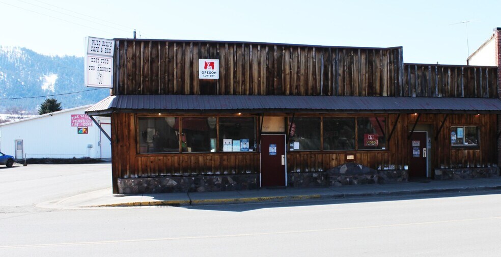 More Photos Of 105 N Main St, Halfway Restaurant For Sale