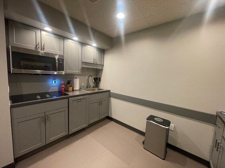More Photos Of 3107 Beale Ave, Altoona Office For Sale