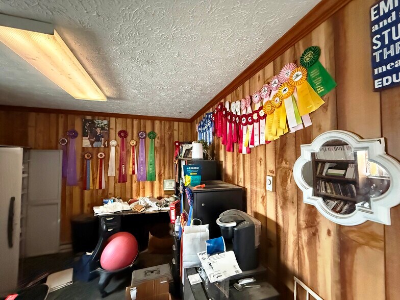 More Photos Of 12310 Gammon rd, Providence Horse Stables For Sale