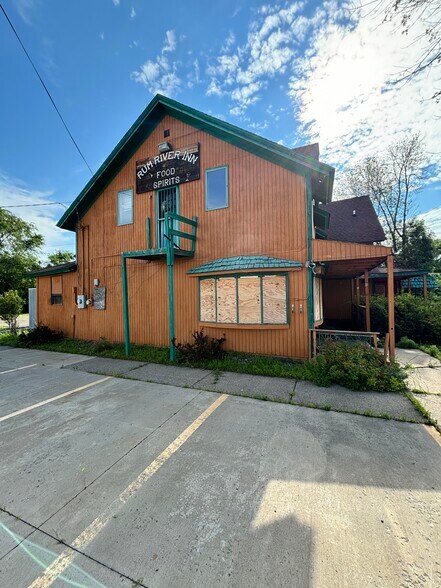 More Photos Of 3631 NW Bridge St, Saint Francis Restaurant For Sale