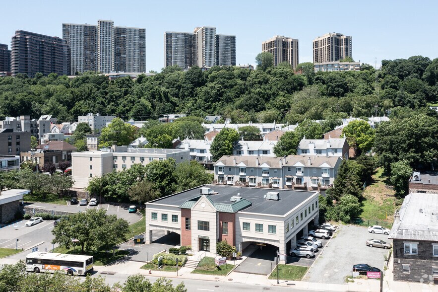 More Photos Of 968 River Rd, Edgewater Medical For Lease