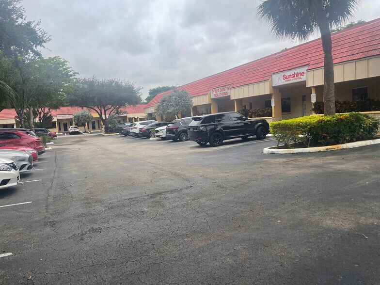 More Photos Of 9800-9860 Pines Blvd, Pembroke Pines Unknown For Lease