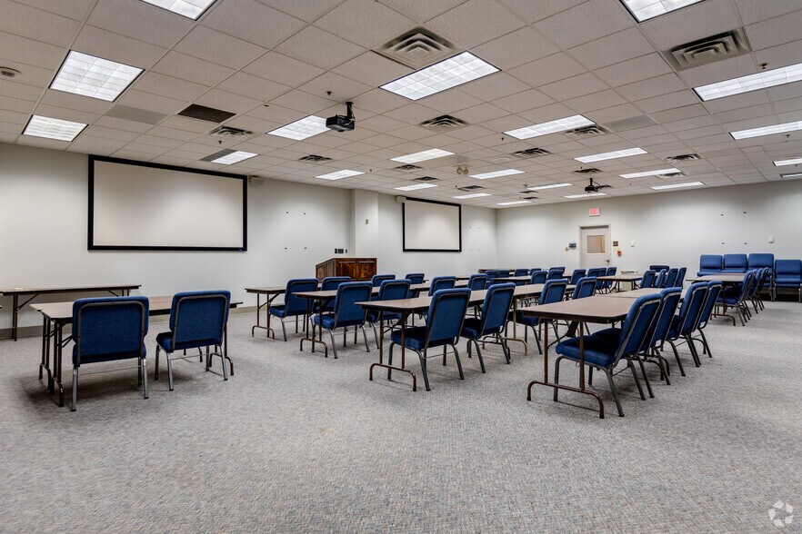 More Photos Of 7130-7140 S Lewis Ave, Tulsa Unknown For Lease