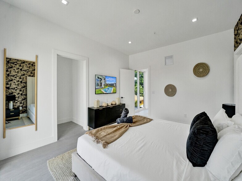 More Photos Of 1220-1226 NE 15th Ave, Fort Lauderdale Apartments For Sale