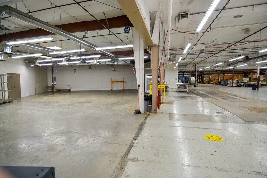 More Photos Of 888 Dayton St, Yellow Springs Warehouse For Lease