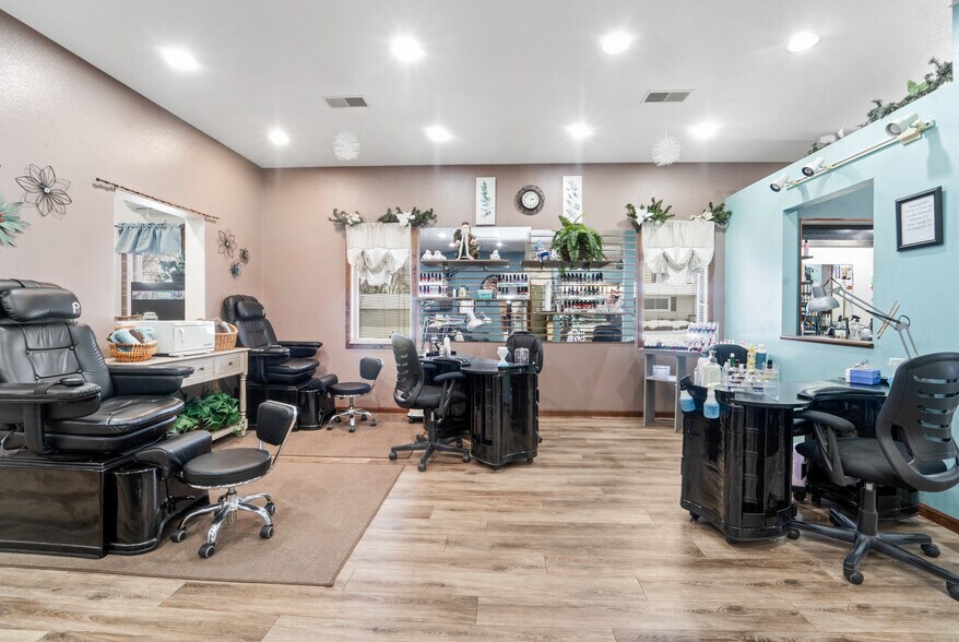 More Photos Of 155 W Menasha Ave, Whitelaw Flex For Sale