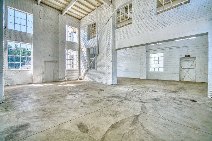 More Photos Of 310 W South 1st St, Johnstown Manufacturing For Lease