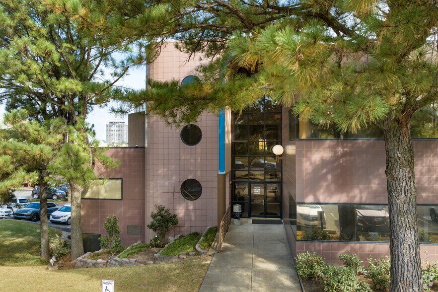 More Photos Of 5180 Park Ave, Memphis Office For Lease