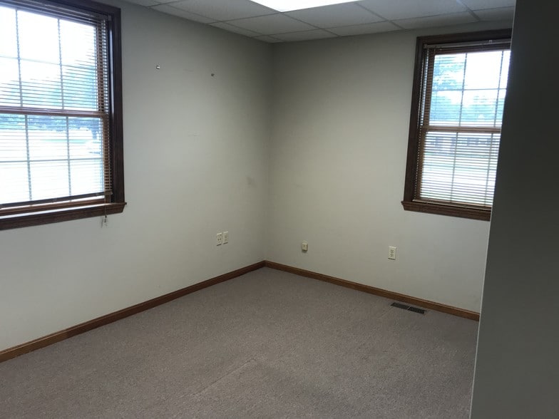 More Photos Of 1991 S State St, Dover Office For Lease
