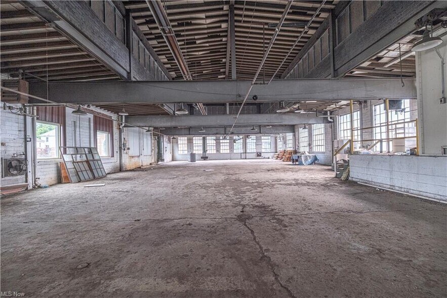 More Photos Of 1439 Sunset Blvd, Steubenville Light Manufacturing For Sale