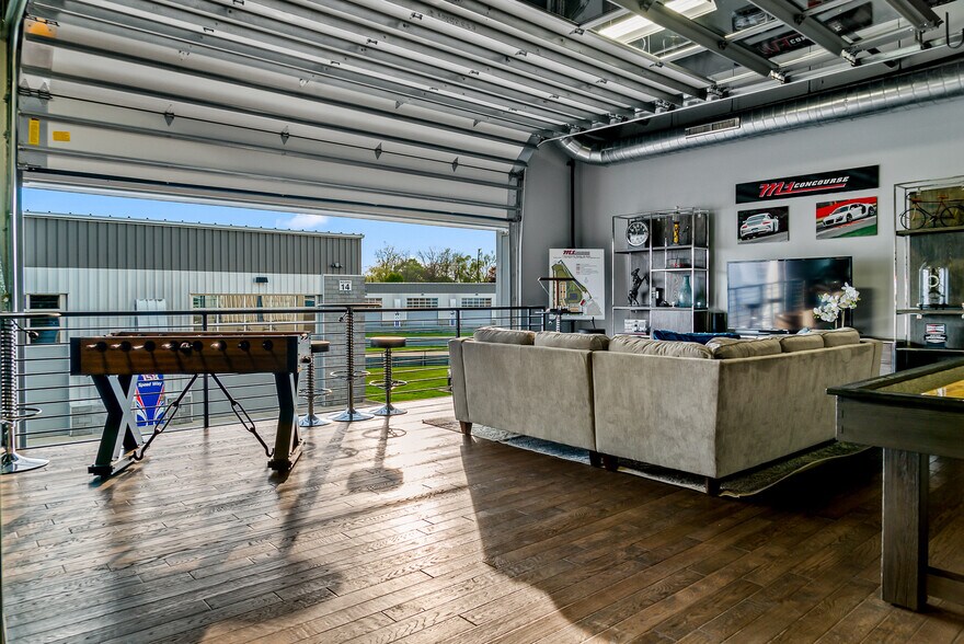 More Photos Of 154 W Speed Way, Pontiac Parking Garage For Sale