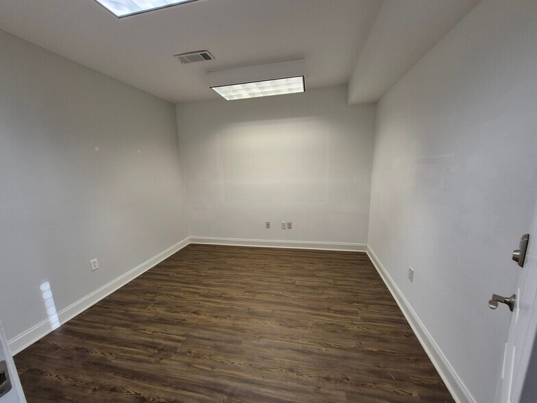 More Photos Of 113 Mountain Brook Dr, Canton Medical For Lease