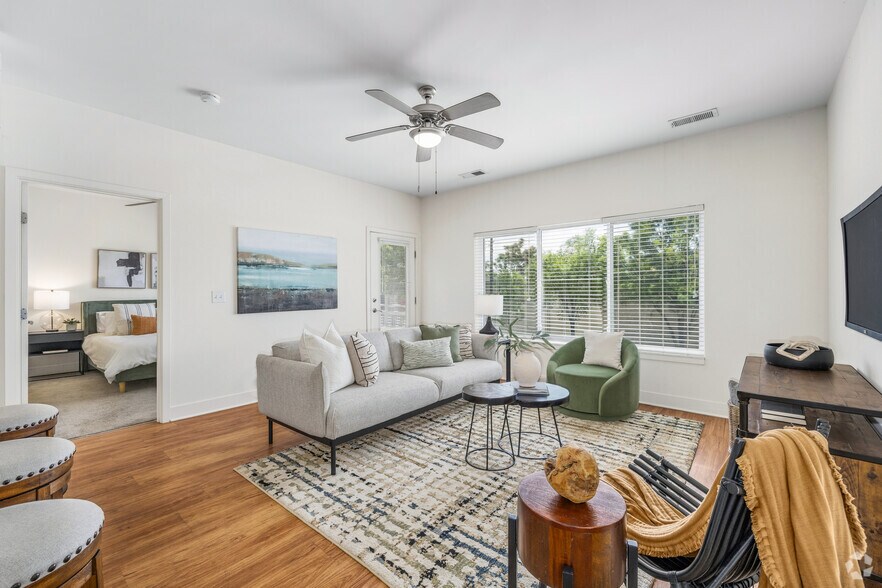 More Photos Of 2904-2914 Short Vine St, Cincinnati Apartments For Lease