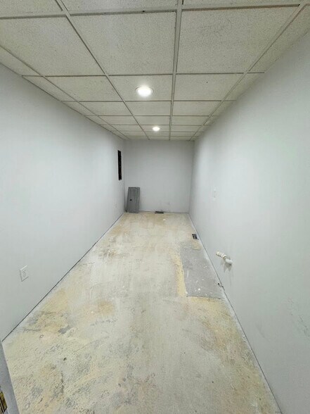 More Photos Of 22 N Telegraph Rd, Pontiac Medical For Sale