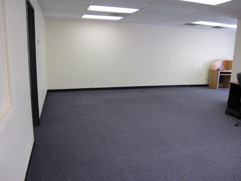More Photos Of 1615 Dorchester Dr, Plano Office For Lease