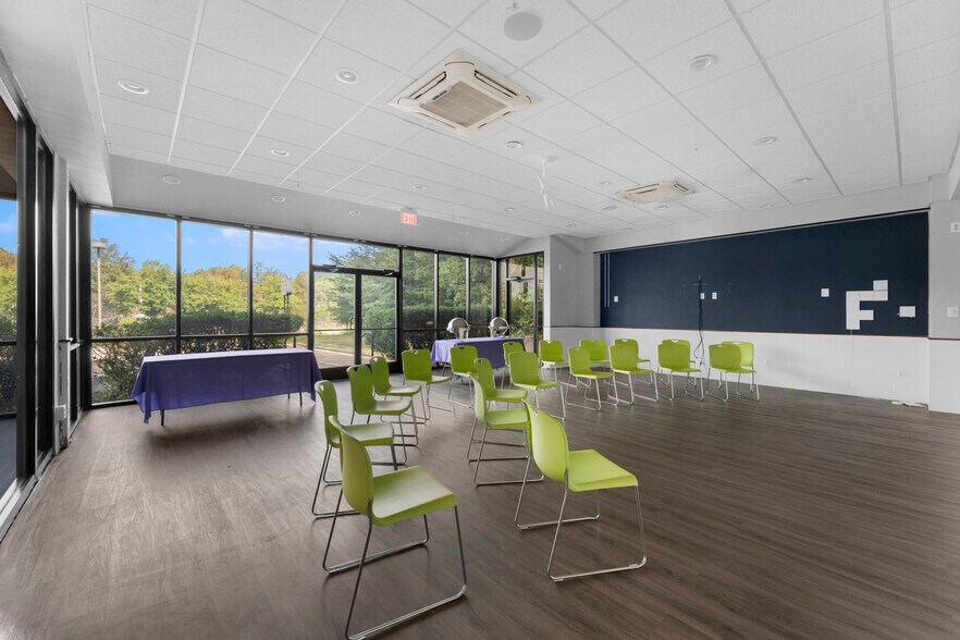 More Photos Of 7373 Comfort Inn Dr, Warrenton General Retail For Sale