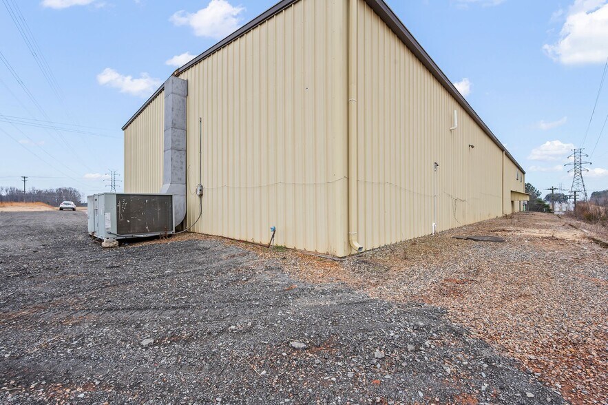 More Photos Of 110 Orbit Rd, Statesville Flex For Lease