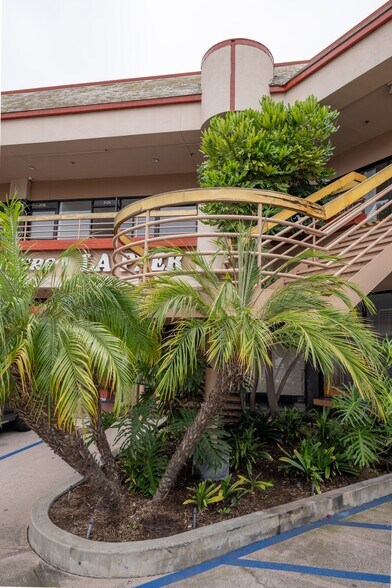 More Photos Of 8950 W Olympic Blvd, Beverly Hills Storefront Retail Office For Sale