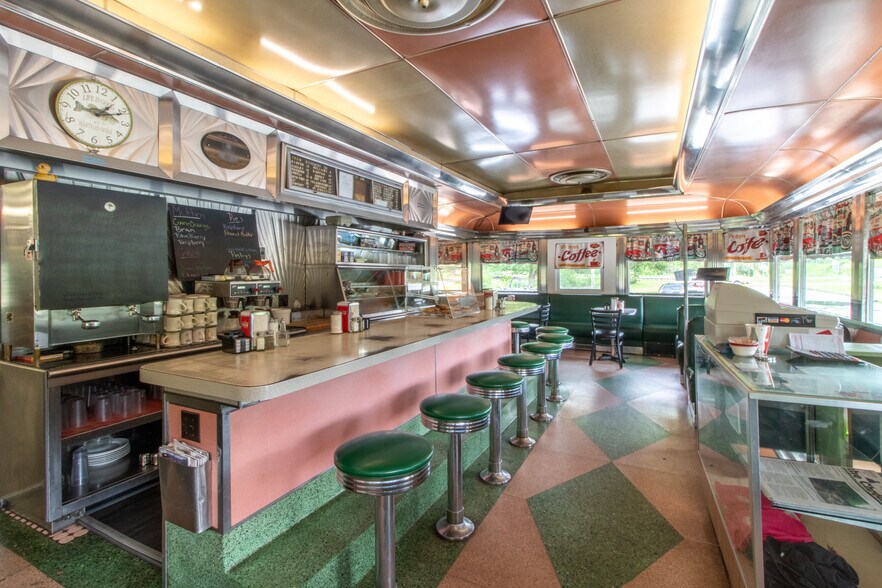 More Photos Of 585 US Route 5, Coventry Specialty For Sale