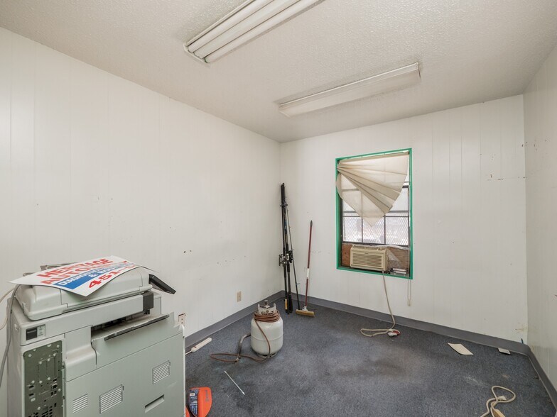 More Photos Of 8212 Georgian Dr, Austin Office For Sale