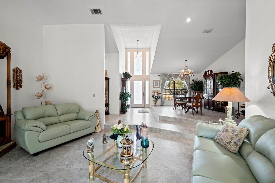 More Photos Of 2501 E Diana St, Tampa Office Residential For Sale