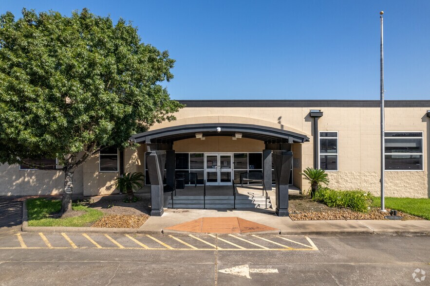 More Photos Of 14650 Old Galveston Road (Hwy 3), Webster Schools For Sale