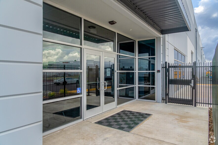 More Photos Of 4450 Raley Blvd, Sacramento Warehouse For Lease