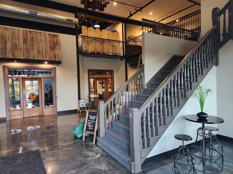 More Photos Of 100-400 Byrd Way, Greenwood Storefront Retail Office For Lease