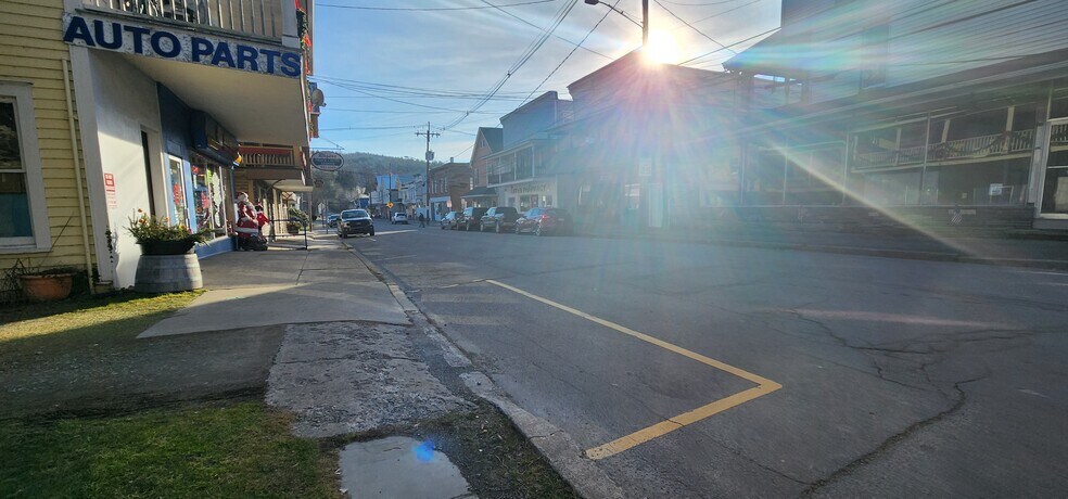 More Photos Of 6 Walnut St, Nicholson Hotel For Sale