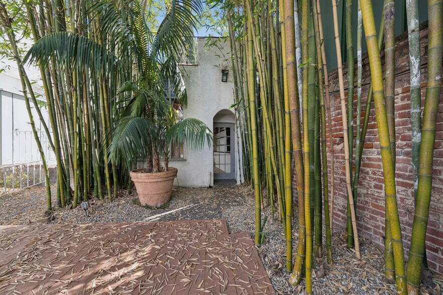 More Photos Of 4526 Wilshire Blvd, Los Angeles Office Residential For Sale