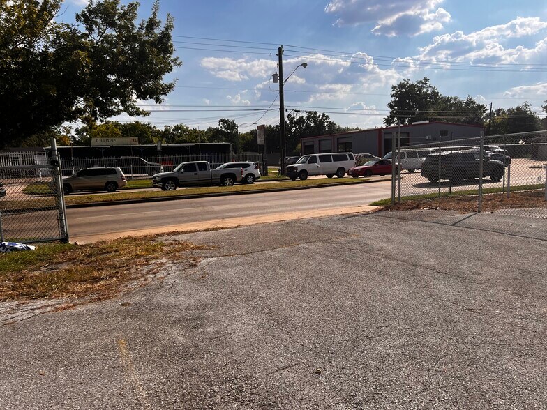 More Photos Of 11950 Alief Clodine Rd, Houston Light Distribution For Lease