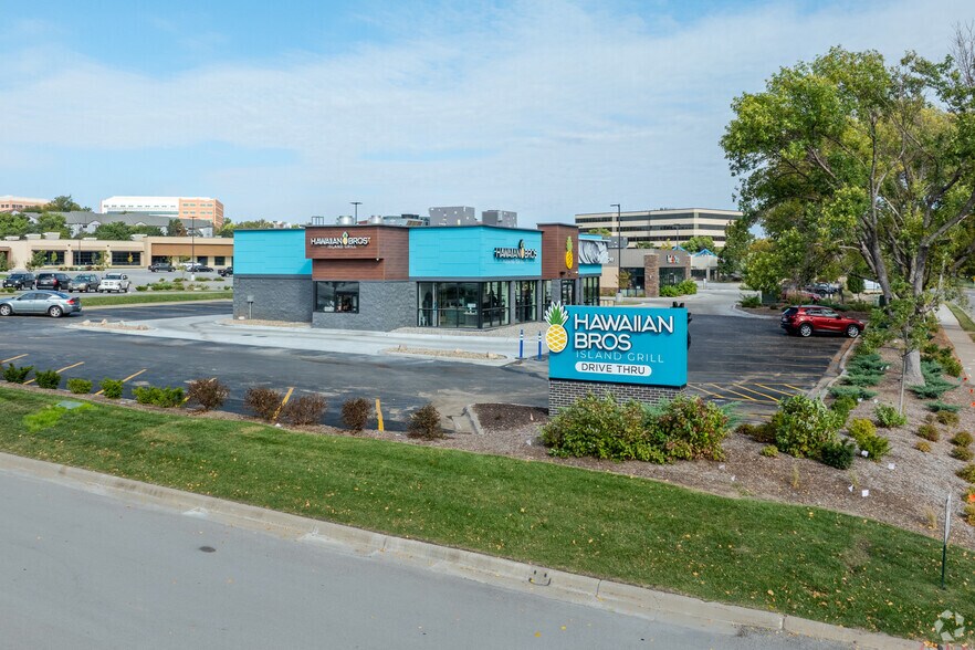 More Photos Of 606-780 N 114th St, Omaha Unknown For Lease