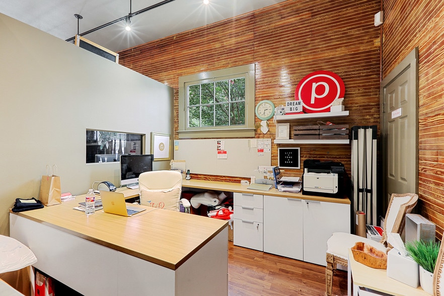 Primary Photo Of 3923 Magazine St, New Orleans Freestanding For Lease
