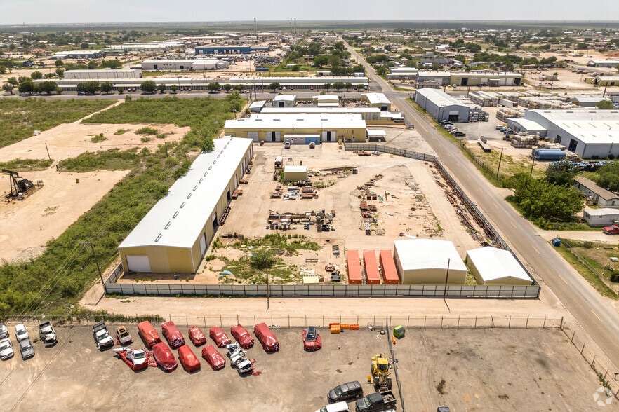 More Photos Of 715 W 81st St, Odessa Warehouse For Sale