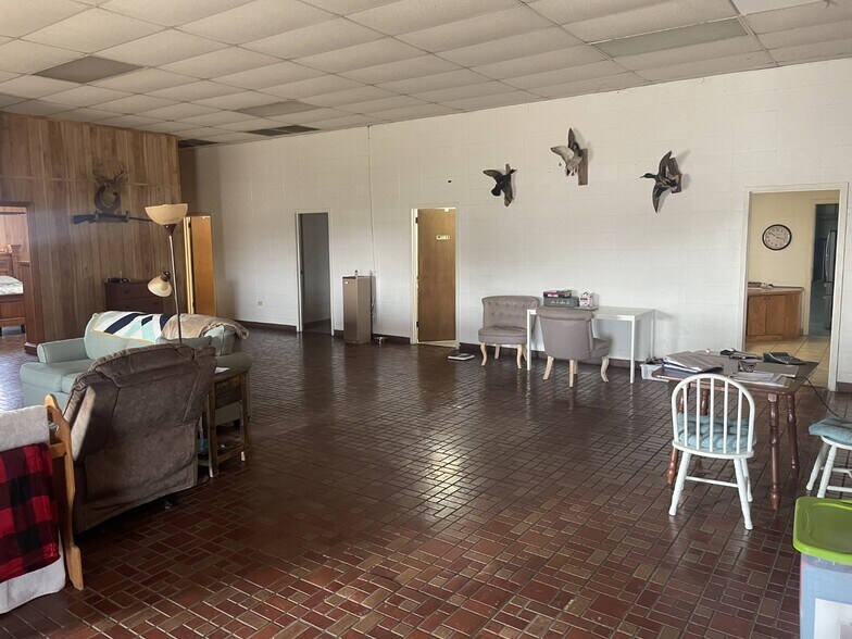 More Photos Of 1914 Whitehead dr, DeWitt Showroom For Sale