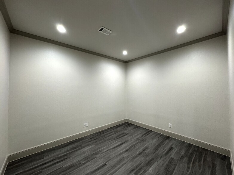 More Photos Of 17138 N Eldridge Pky, Tomball Medical For Sale