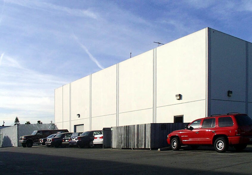 More Photos Of 3020-3070 E Victoria St, Compton Distribution For Lease