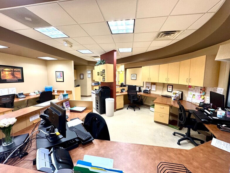 More Photos Of 3 Professional Dr, Alton Office For Lease