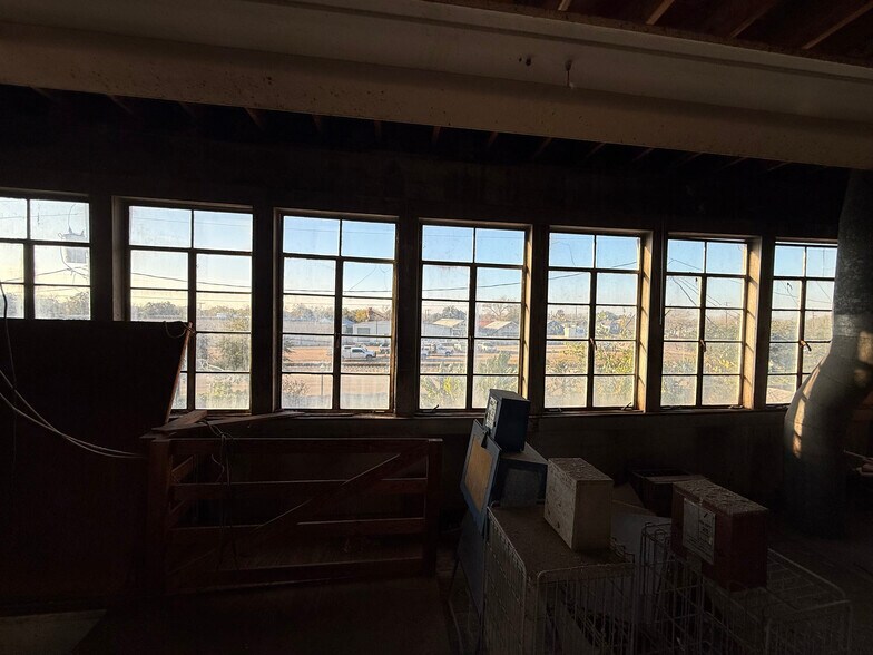 More Photos Of 119 E Main St, Cuero General Retail For Sale