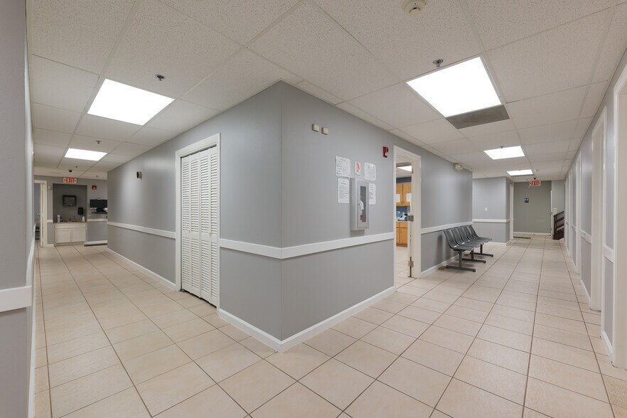 More Photos Of 305 Expressway 83, Mission Medical For Lease