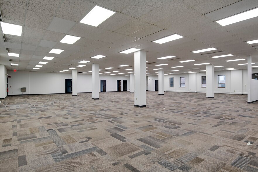 More Photos Of 311-319 S 5th St, Springfield Parking Lot For Sale